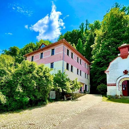 Haraburdi Recyclart Hotel Kostelec nad Orlicí Εξωτερικό φωτογραφία