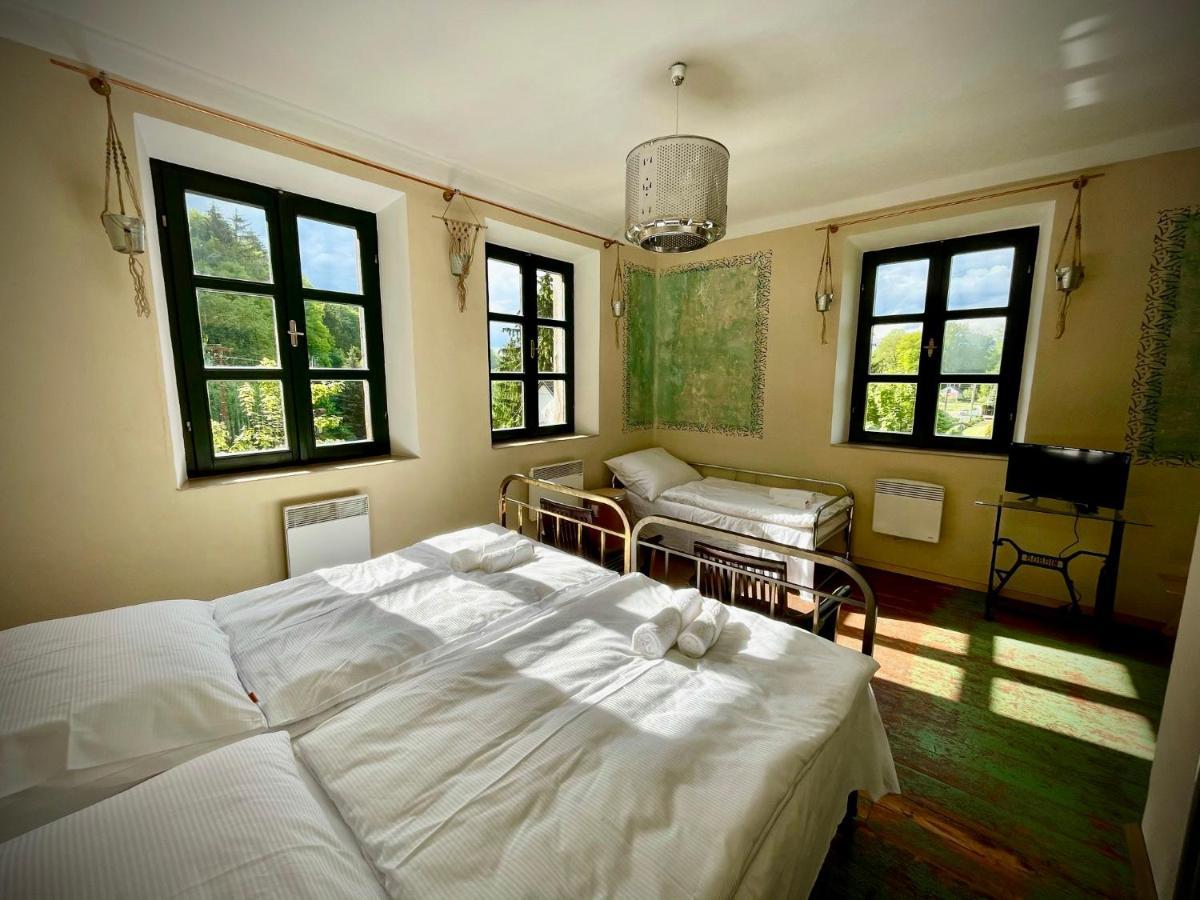 Haraburdi Recyclart Hotel Kostelec nad Orlicí Εξωτερικό φωτογραφία