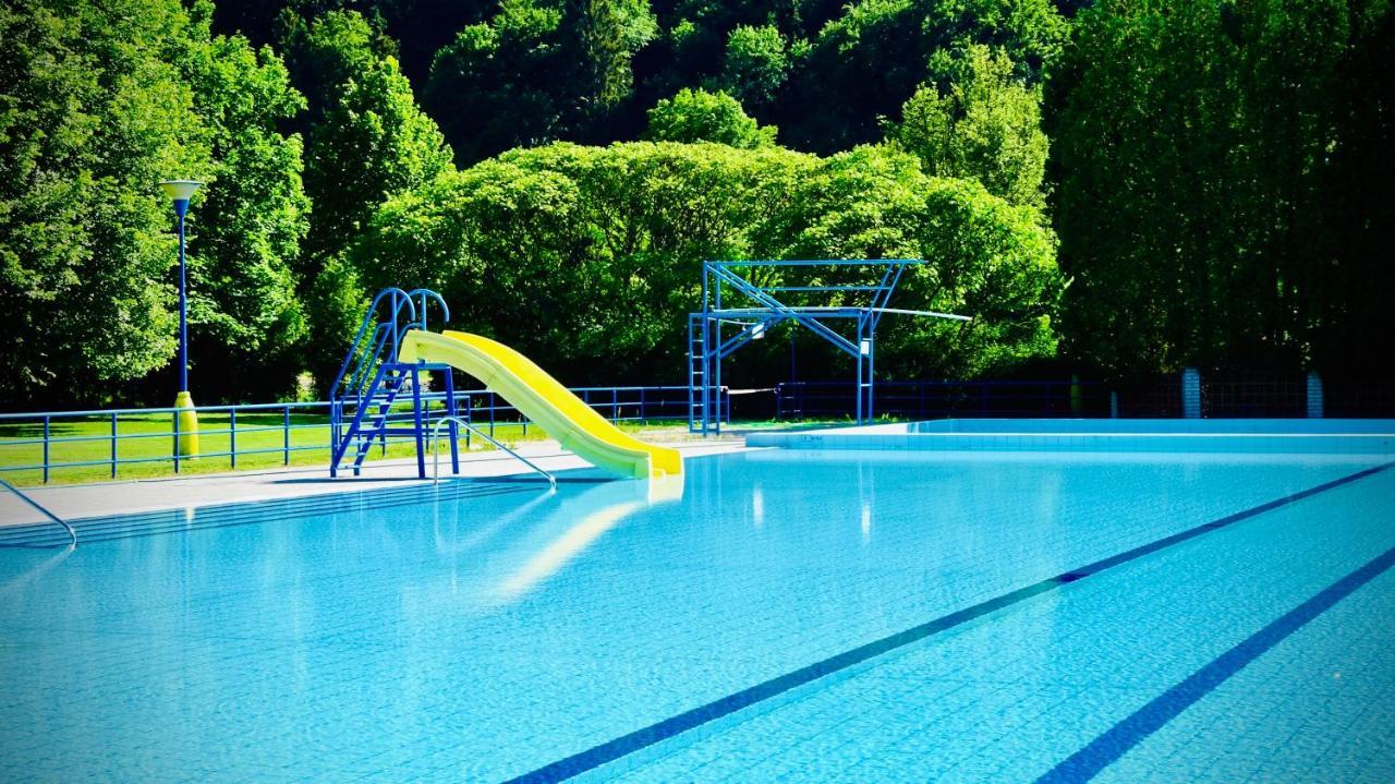 Haraburdi Recyclart Hotel Kostelec nad Orlicí Εξωτερικό φωτογραφία