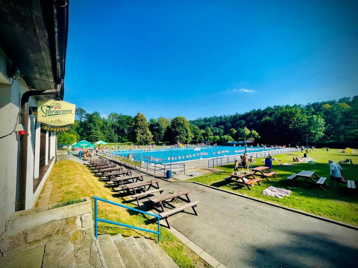 Haraburdi Recyclart Hotel Kostelec nad Orlicí Εξωτερικό φωτογραφία